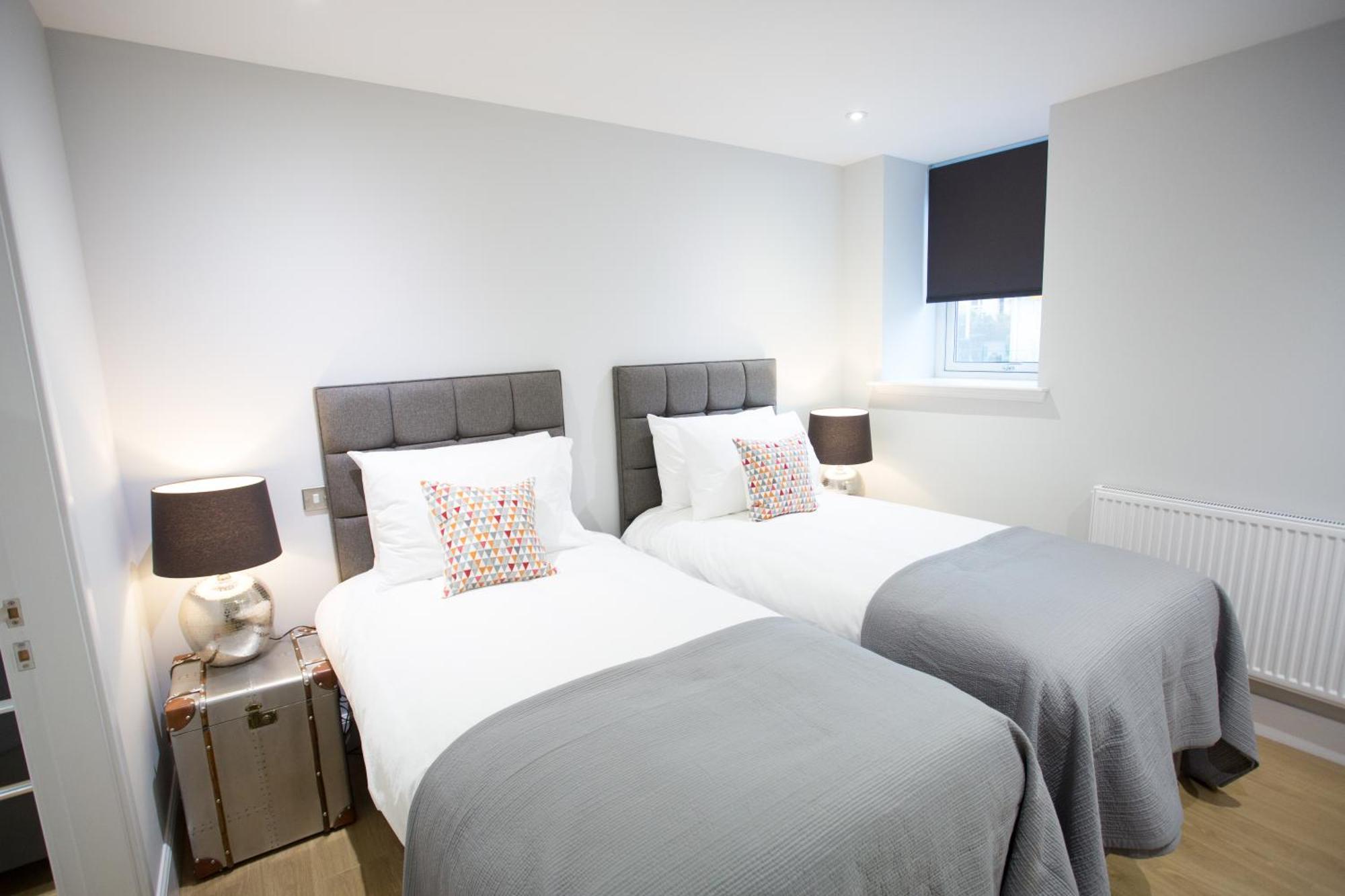 אינברנס Glenmoriston Town House Apartments חדר תמונה