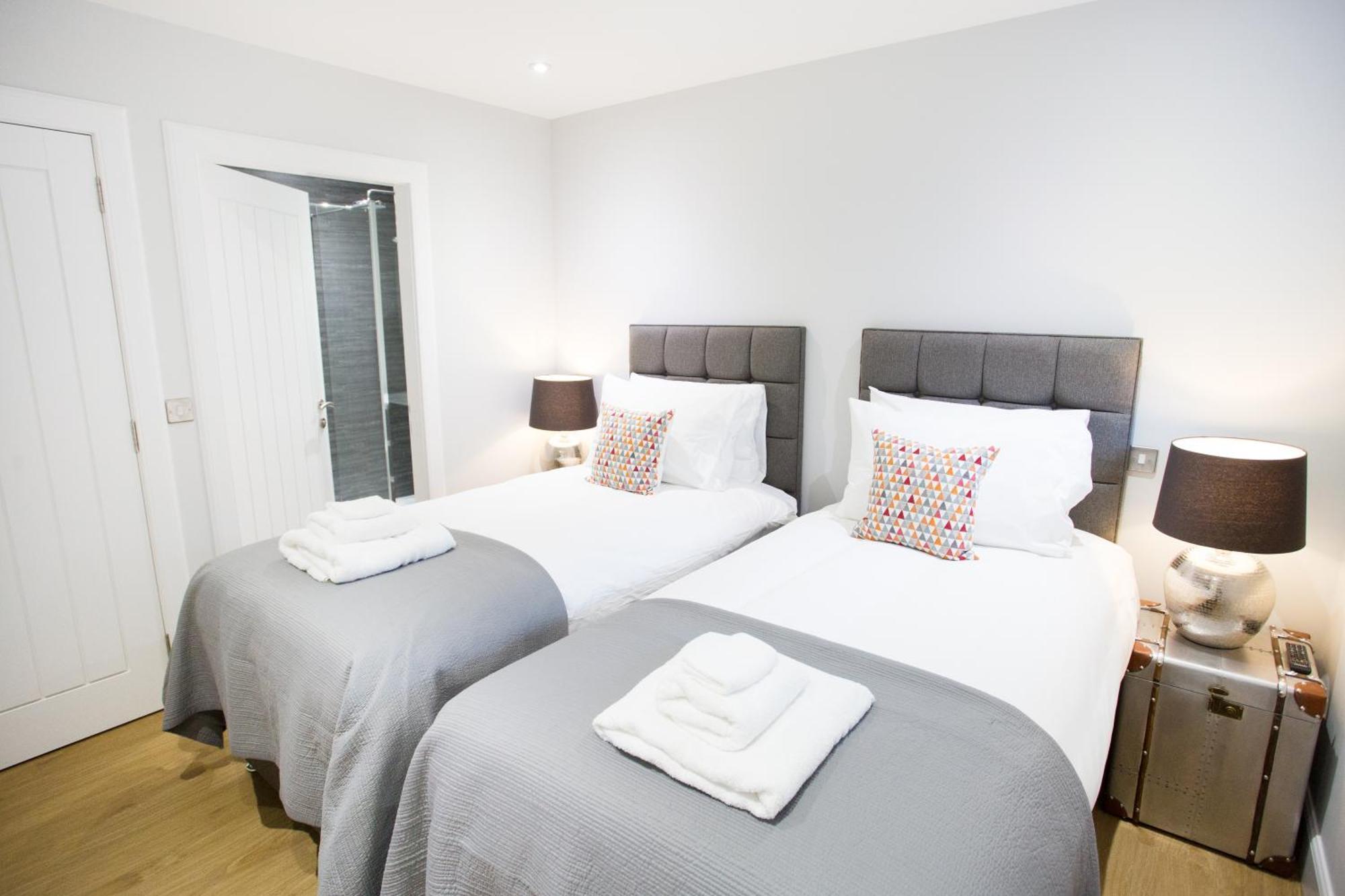 אינברנס Glenmoriston Town House Apartments מראה חיצוני תמונה